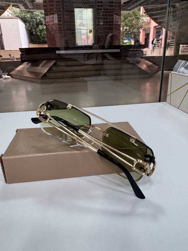 Detaylı Altın Renkli Kadın Gözlüğü - Görsel 2