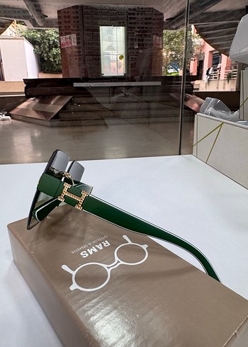 Klasik Şıklık Yeşil Transparan Kadın Güneş Gözlüğü - Görsel 3