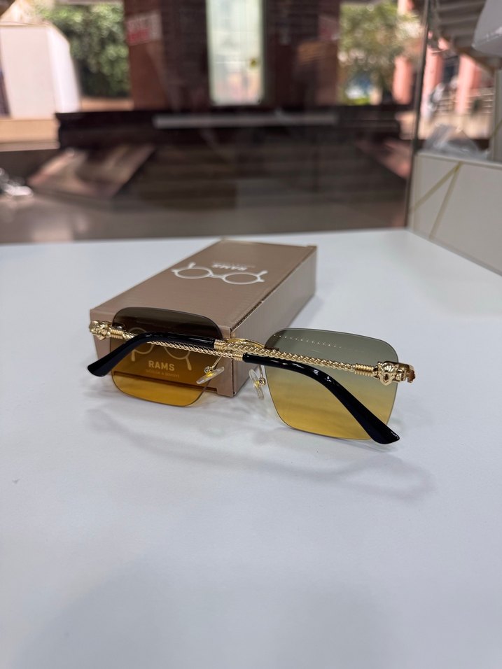 Altın Renk Minimalist Kadın Güneş Gözlüğü - Görsel 3