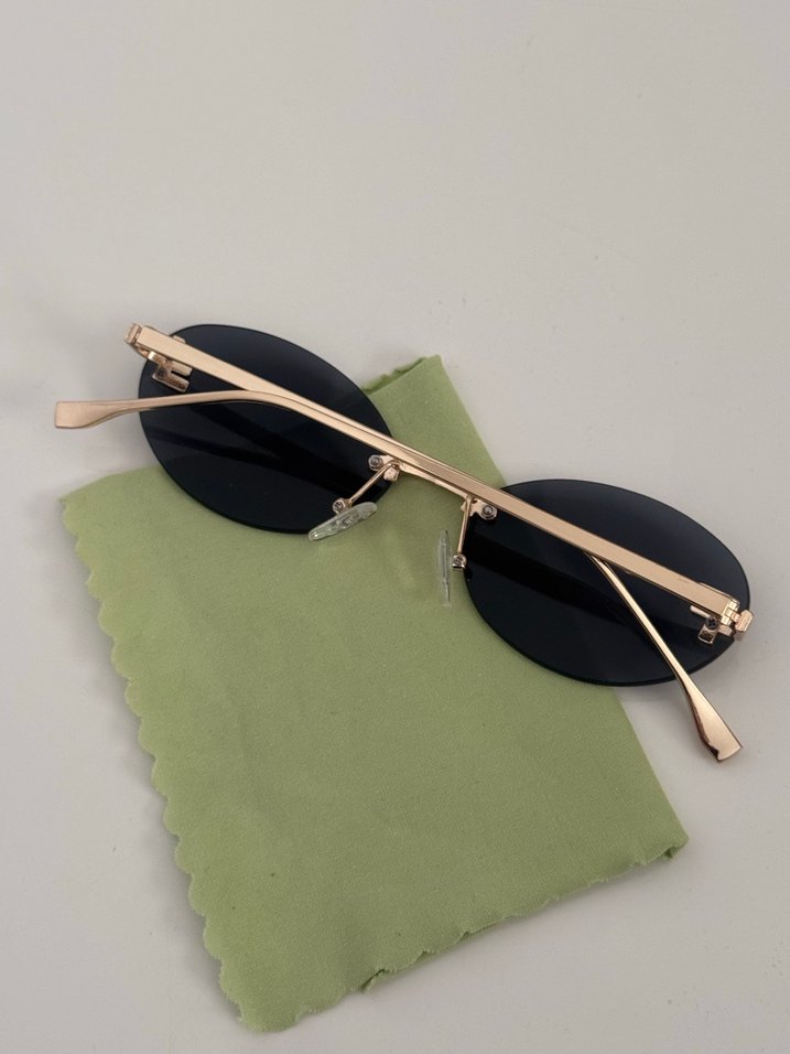 Altın Çerçeveli Koyu Lensli Kadın Gözlüğü fendi - Görsel 3