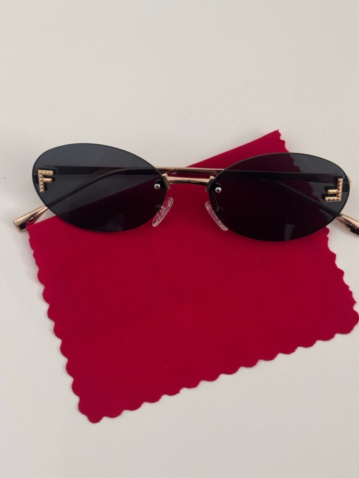 Altın Çerçeveli Koyu Lensli Kadın Gözlüğü fendi - Görsel 4