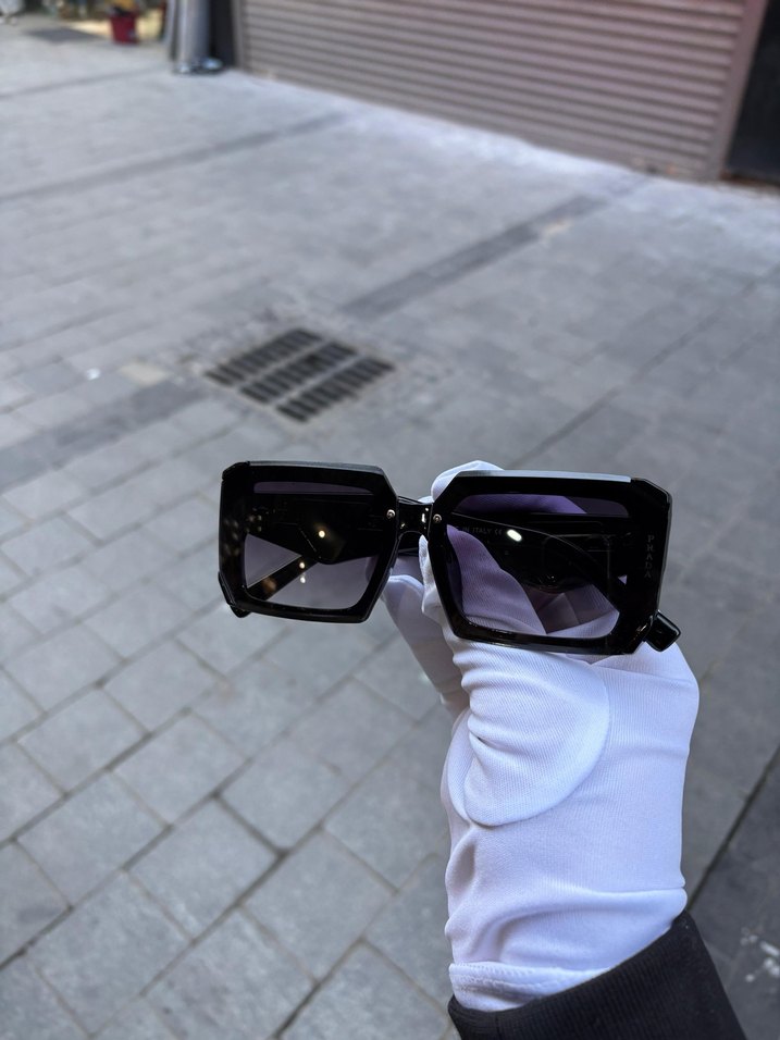 Prada Siyah Transparan Kadın Gözlük - Görsel 4