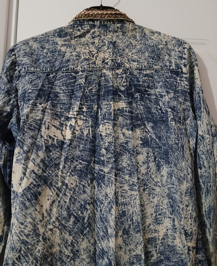 Kadın Zincir Detaylı Batik Desen Mavi Denim Gömlek - Görsel 3