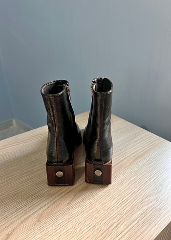 Siyah Tokalı Deri Kadın Bot - Görsel 3