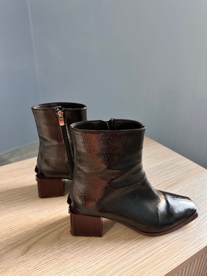 Siyah Tokalı Deri Kadın Bot - Görsel 5