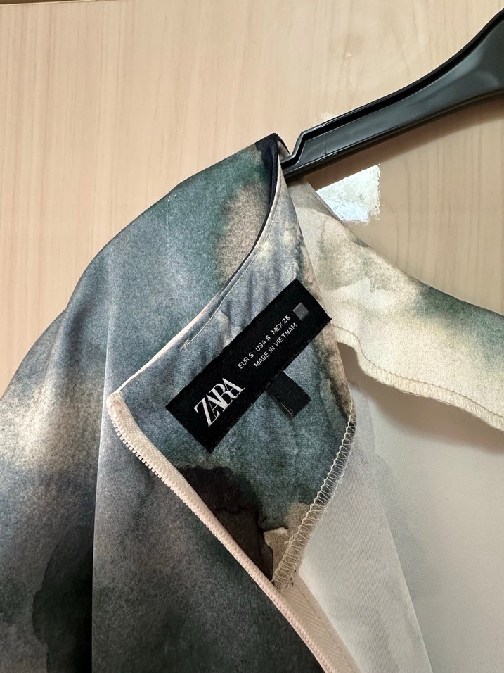 Kadın Gri Beyaz Batik Drapeli Uzun Elbise - Görsel 4