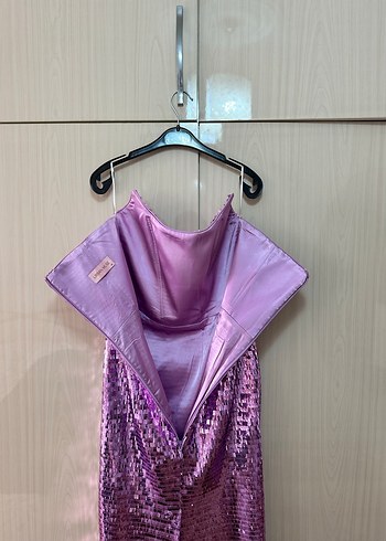 Parlak Lila Pul Detaylı Uzun Straplez Elbise - Görsel 6