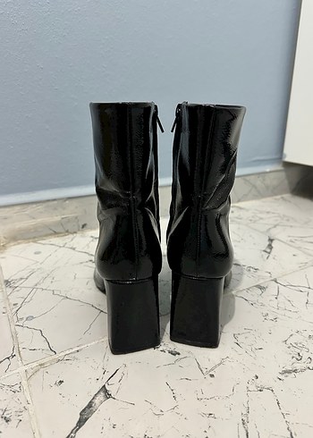 ZARA Parlak Siyah  Deri Blok Topuklu Kadın Bot - Görsel 2