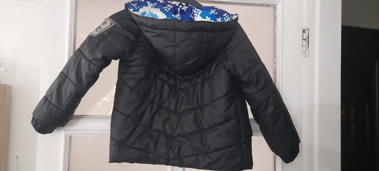 Erkek Çocuk Siyah Fermuarlı Kapüşonlu Mont - Görsel 2