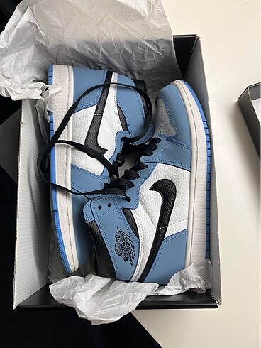 Air jordan 1 retro blue white