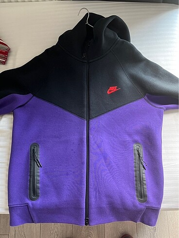 Nike Nike tech mor siyah üst