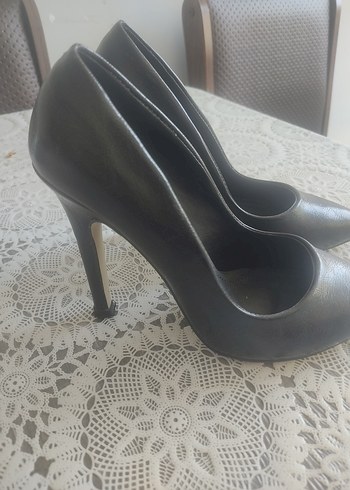 Siyah Deri Stiletto Topuklu Kadın Ayakkabı