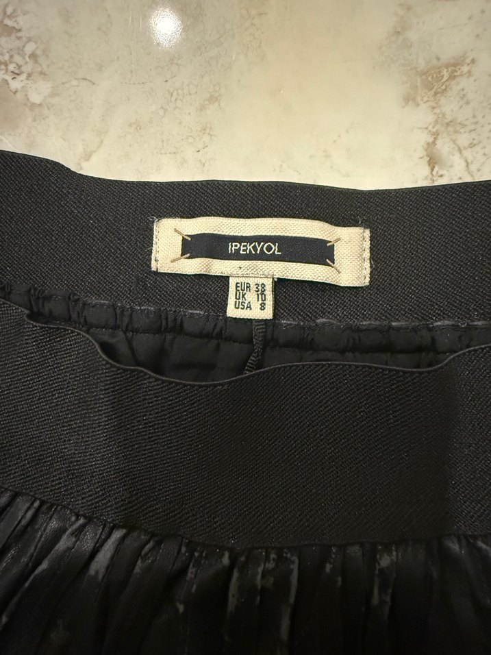 İpekyol Suni Deri Siyah Pileli Deri Etek - Görsel 5