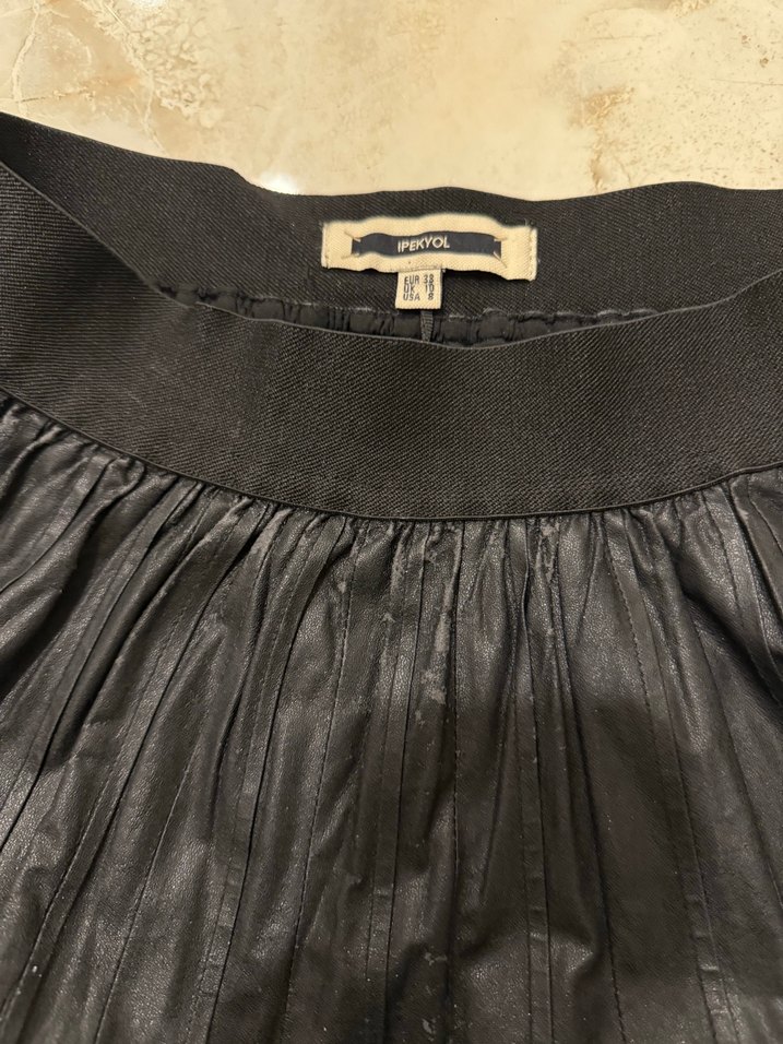İpekyol Suni Deri Siyah Pileli Deri Etek - Görsel 4