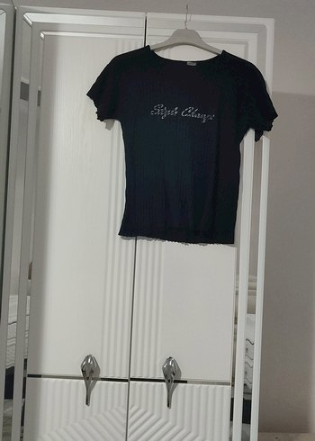 Kadın Siyah Kısa Kollu Pilili Tişört