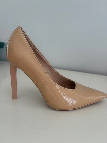 36 Beden Bershka Nude Stiletto Tapuklu Ayakkabı 36 Numara