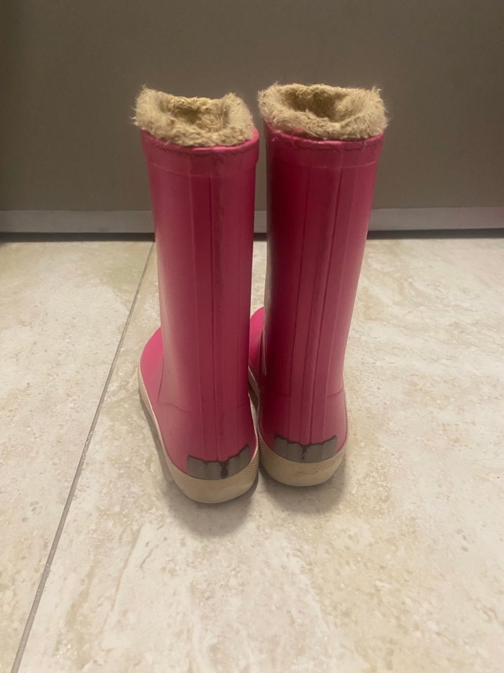 Kız Çocuk igor bot - Görsel 2