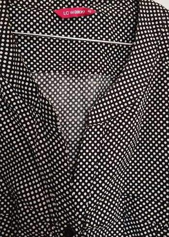 Gri Puantiyeli Düğmeli V Yakalı Kadın Gömlek - Görsel 2