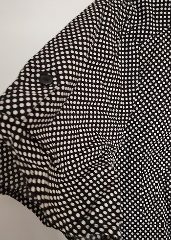 Gri Puantiyeli Düğmeli V Yakalı Kadın Gömlek - Görsel 4