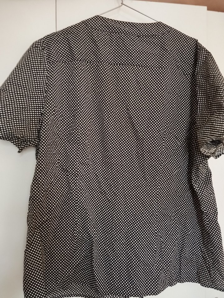 Gri Puantiyeli Düğmeli V Yakalı Kadın Gömlek - Görsel 5