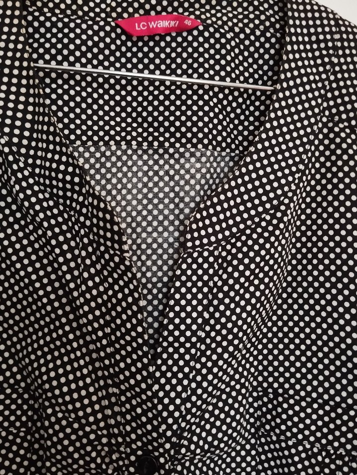 Gri Puantiyeli Düğmeli V Yakalı Kadın Gömlek - Görsel 2