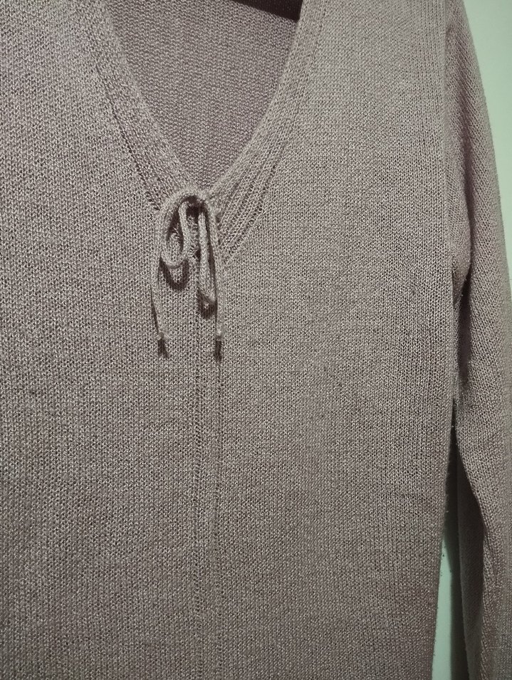 Gri V Yaka Uzun Kollu Triko Kadın Kazak - Görsel 2