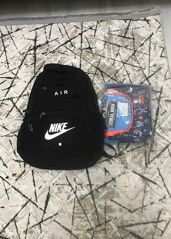 Nike Siyah Fermuarlı Sırt Çantası