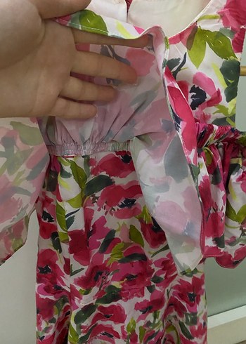 Kısa fırfırlı elbise - Görsel 3