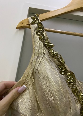 Altın Renkli Uzun Abiye Elbise - Görsel 6
