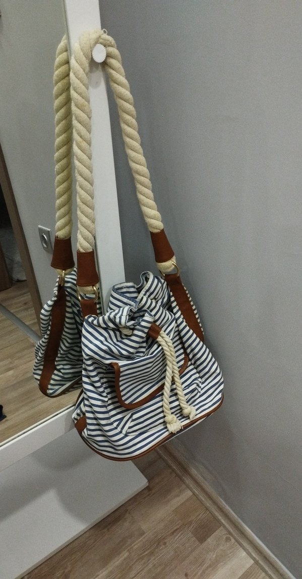 Püsküllü Beyaz Gri Zebra Desenli Kadın Çantası - Görsel 2