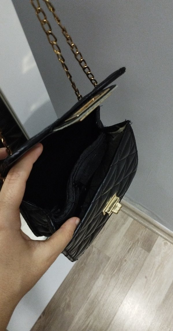 Zincir Detaylı Siyah Deri Çanta - Görsel 2