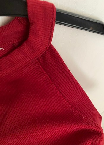 Bordo Yüksek Yakalı Kolsuz Crop Top