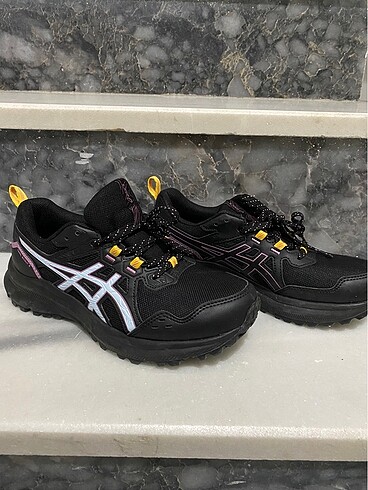Asics spor ayakkabı