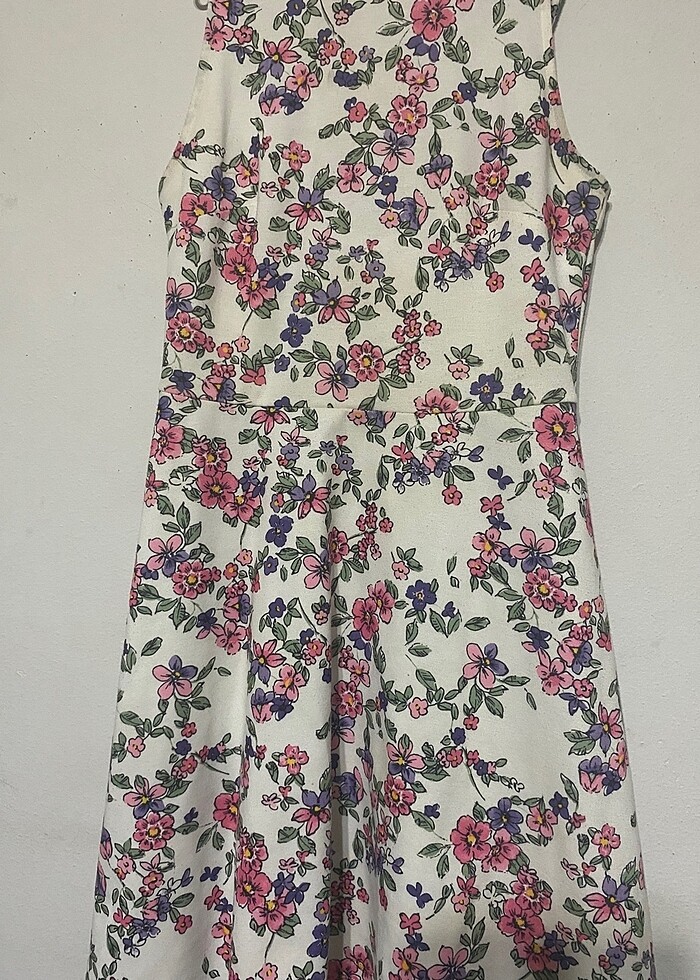 Sırt çapraz askılı dekolteli midi elbise - Görsel 2