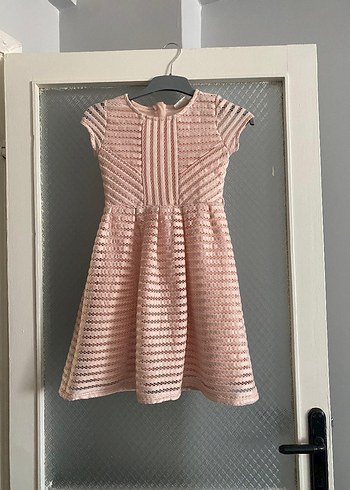 Pembe Piliseli Kız Çocuk Elbisesi