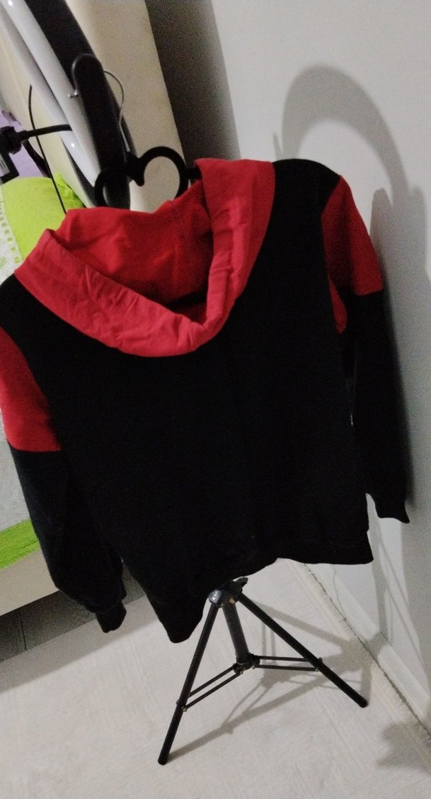 Kırmızı Siyah Kapüşonlu Rahat Sweatshirt - Görsel 2