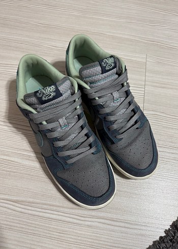 Nike Sneaker