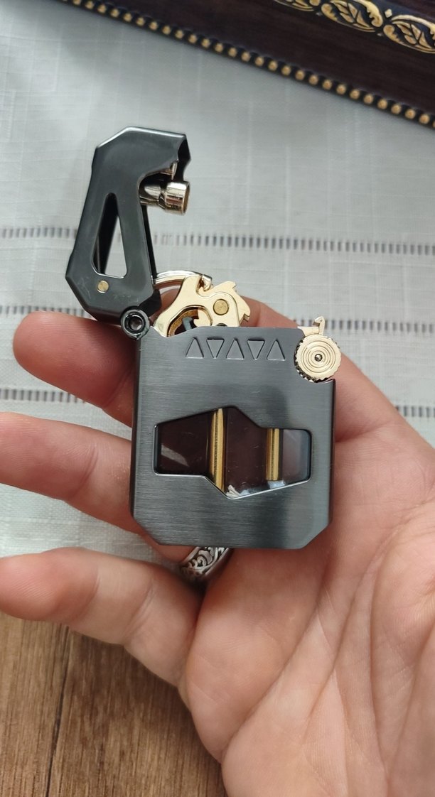 Altın Renkli Parlak Metal Çakmak benzinli - Görsel 5