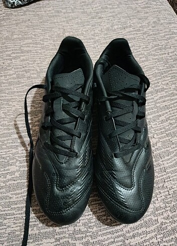 Adidas Yepyeni orjinal krampon küçük geliyo 2 defa giydim