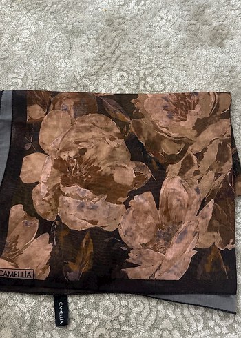 Camellia scarfs dan aldım 2 defa örttüm