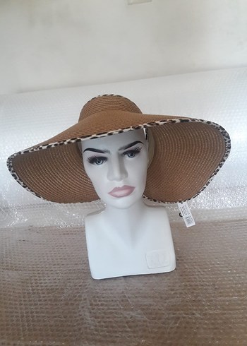 fiyonklu vızör şapka