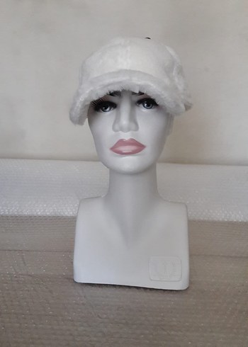 peluş beyaz kadın şapka