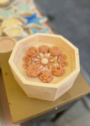Pastel Bej Çiçekli Mum ve Tutucu