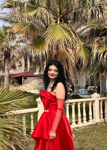 Saten Kırmızı Straplez Uzun Kadın Abiye(Eldivenli) - Görsel 2