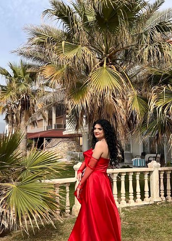 Saten Kırmızı Straplez Uzun Kadın Abiye(Eldivenli) - Görsel 3