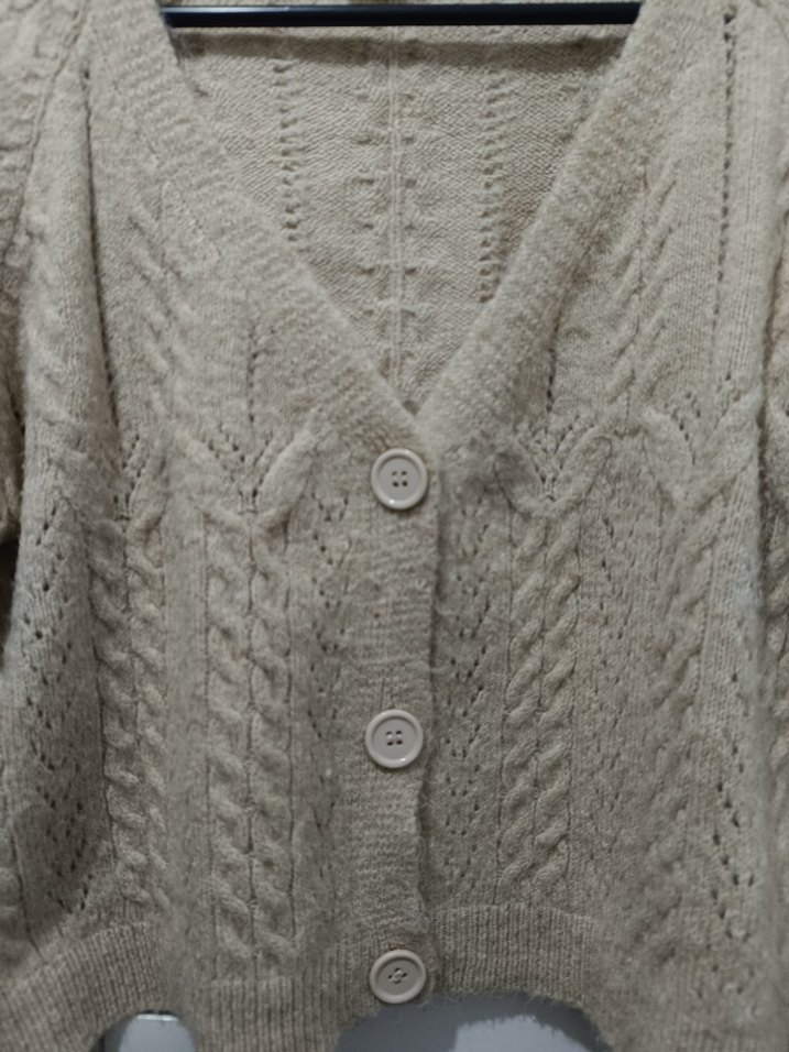 Bej Düğmeli Örgü Hırka - Görsel 3