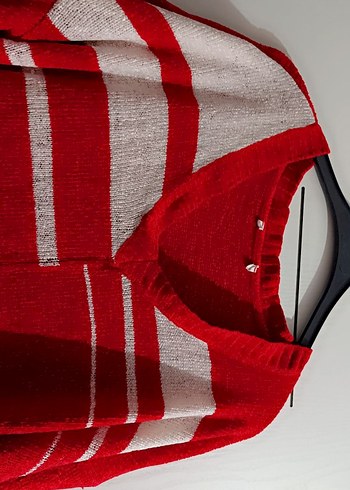 Kırmızı Gri Çizgili V Yakalı Triko Kazak - Görsel 2