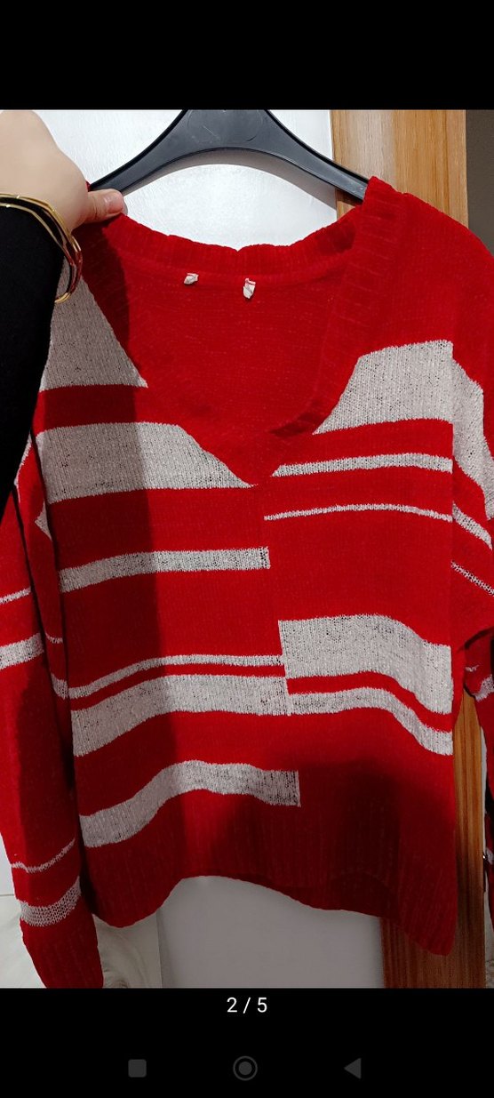 Kırmızı Gri Çizgili V Yakalı Triko Kazak - Görsel 5