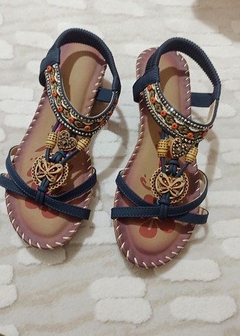 Boncuk Detaylı Yılan Desenli Dolgu Topuklu Sandalet - Görsel 2