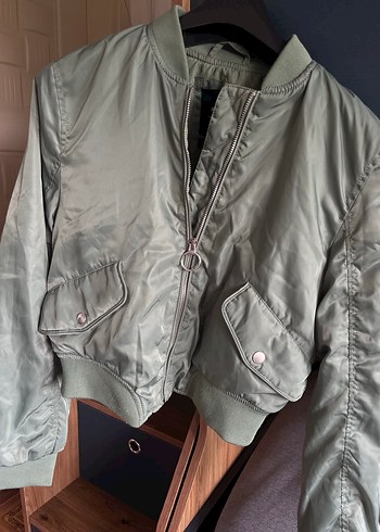Pull and Bear Hâki Renk Fermuarlı Kadın Bomber Ceket